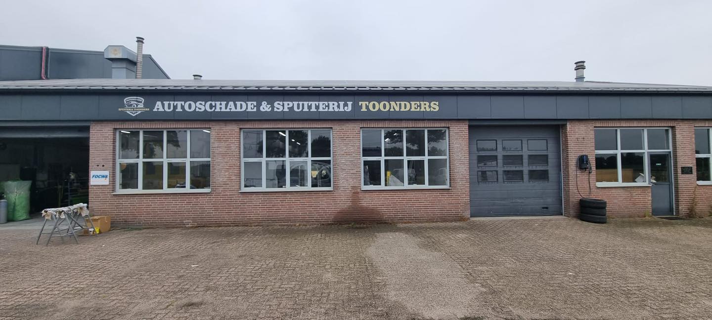 Autoschade en Spuiterij Toonders